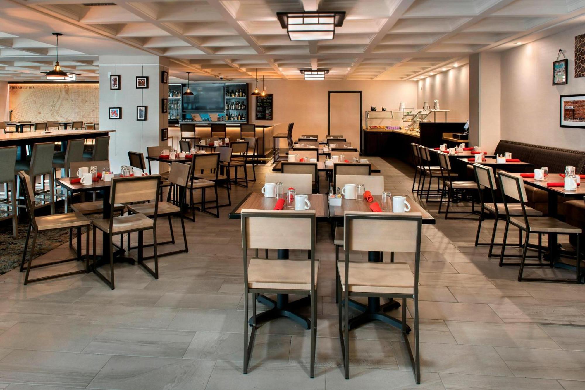 Отель Four Points Philadelphia Northeast Экстерьер фото