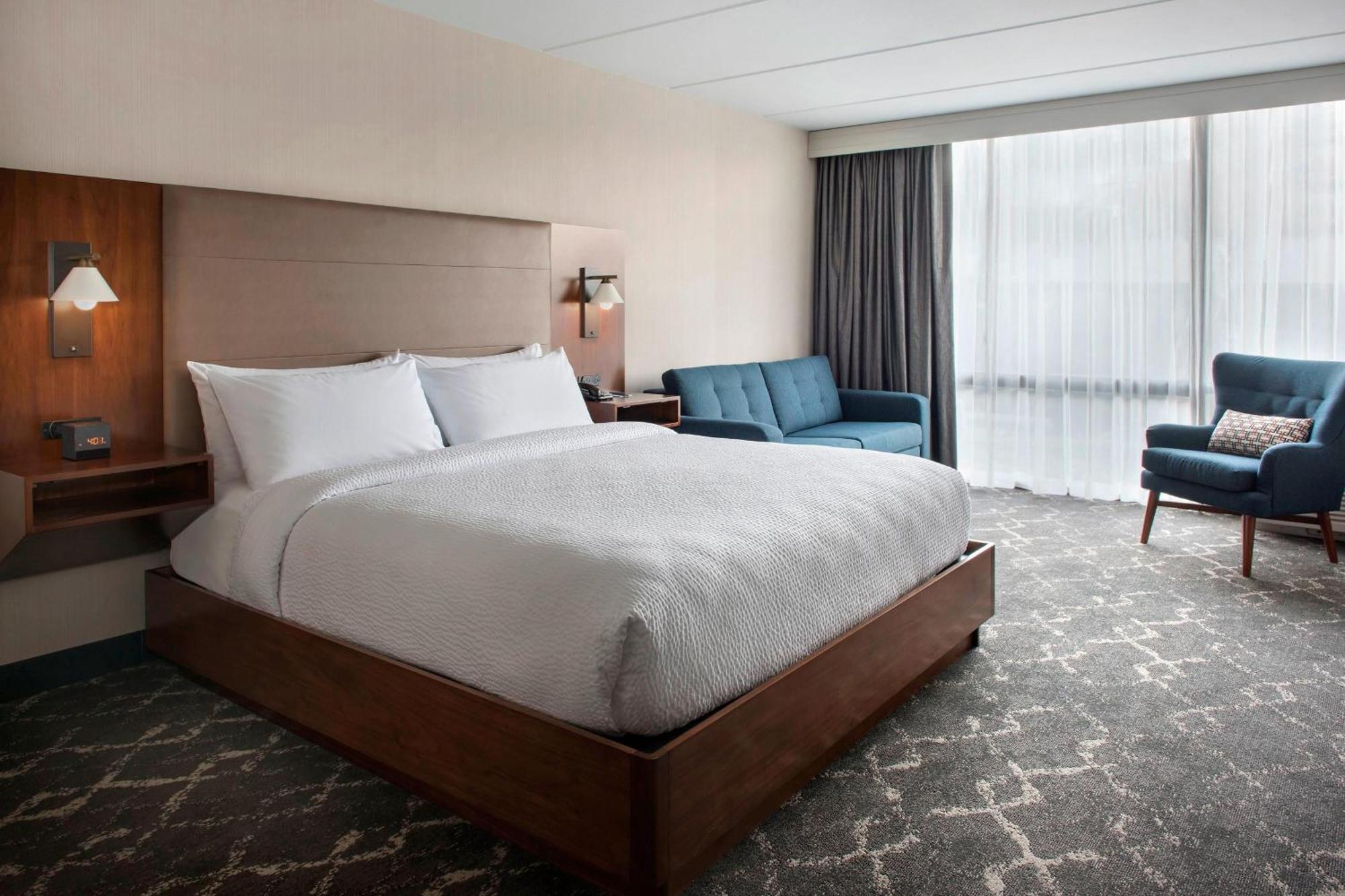 Отель Four Points Philadelphia Northeast Экстерьер фото