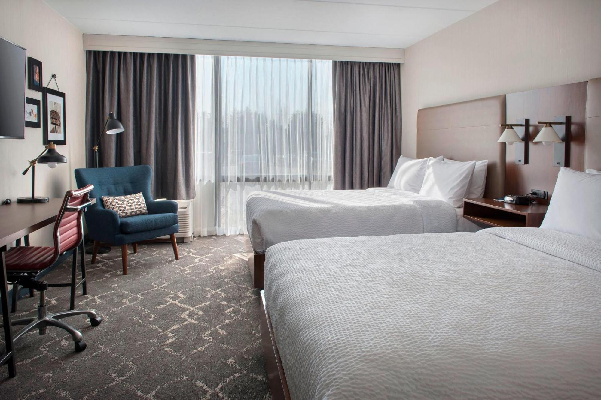 Отель Four Points Philadelphia Northeast Экстерьер фото